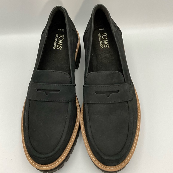 TOMS Cara Loafer Size 8 Black Leather with Light Brown Sole